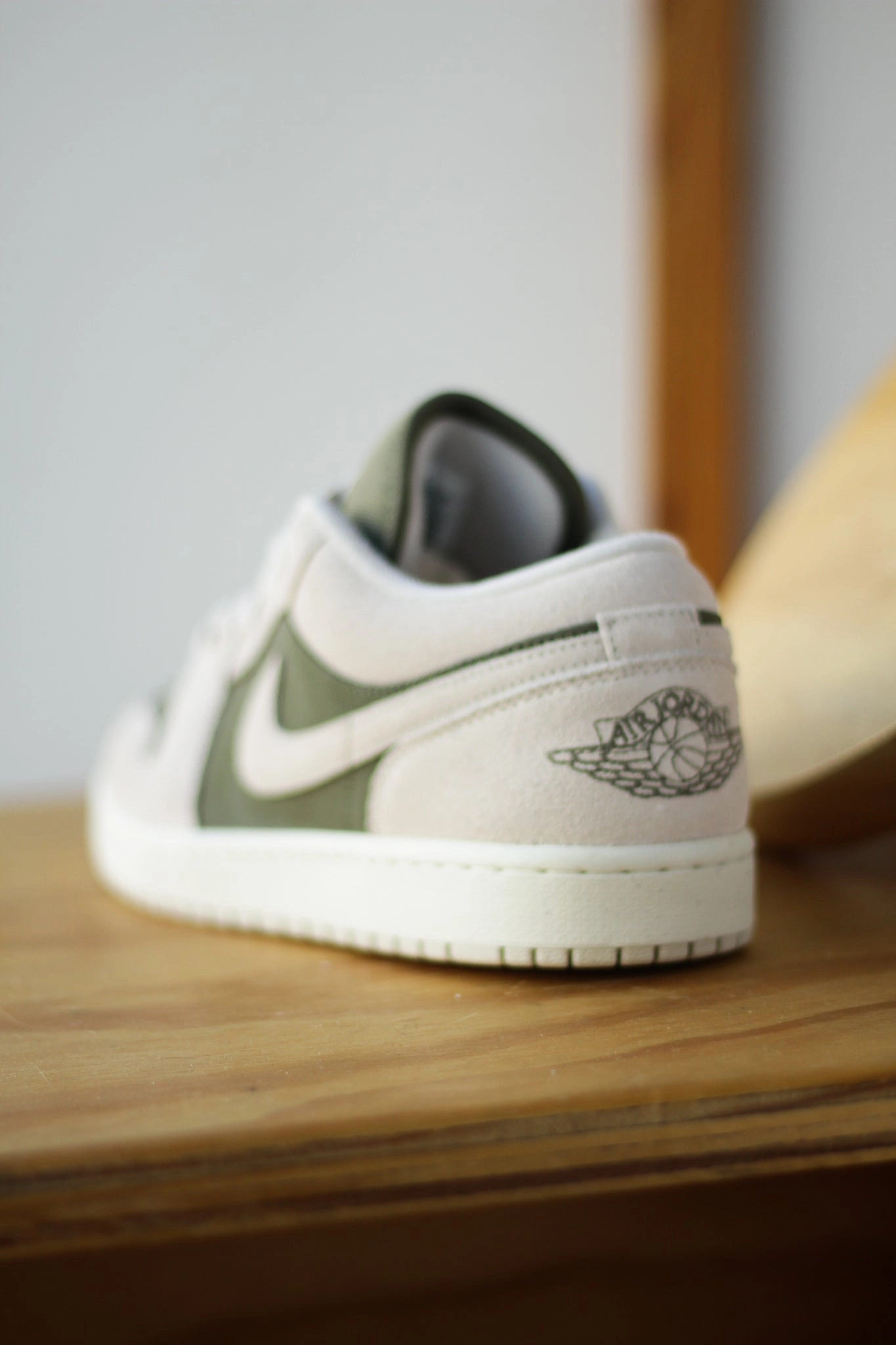 AIR JORDAN 1 LOW SE "MEDIUM OLIVE/LT OREWOOD BRN-SAIL" Nike Sb Dunk Low Pro Skate Shoes