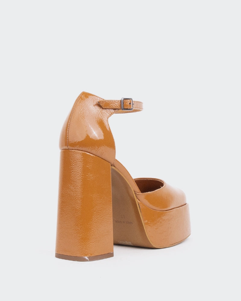 High Heels And Sneakers Azucar Cognac Naplack