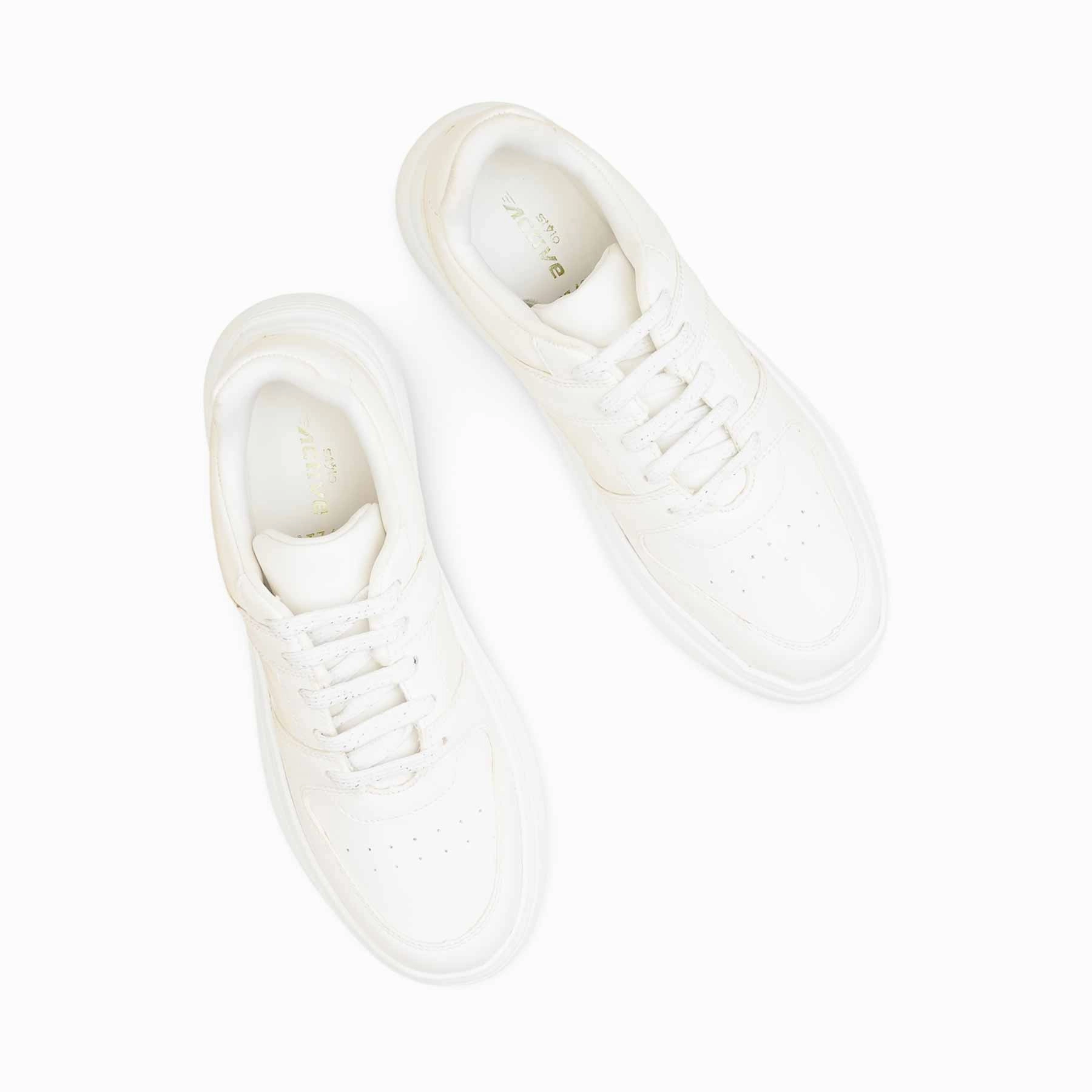 White Casual Sneaker For Women AT7498