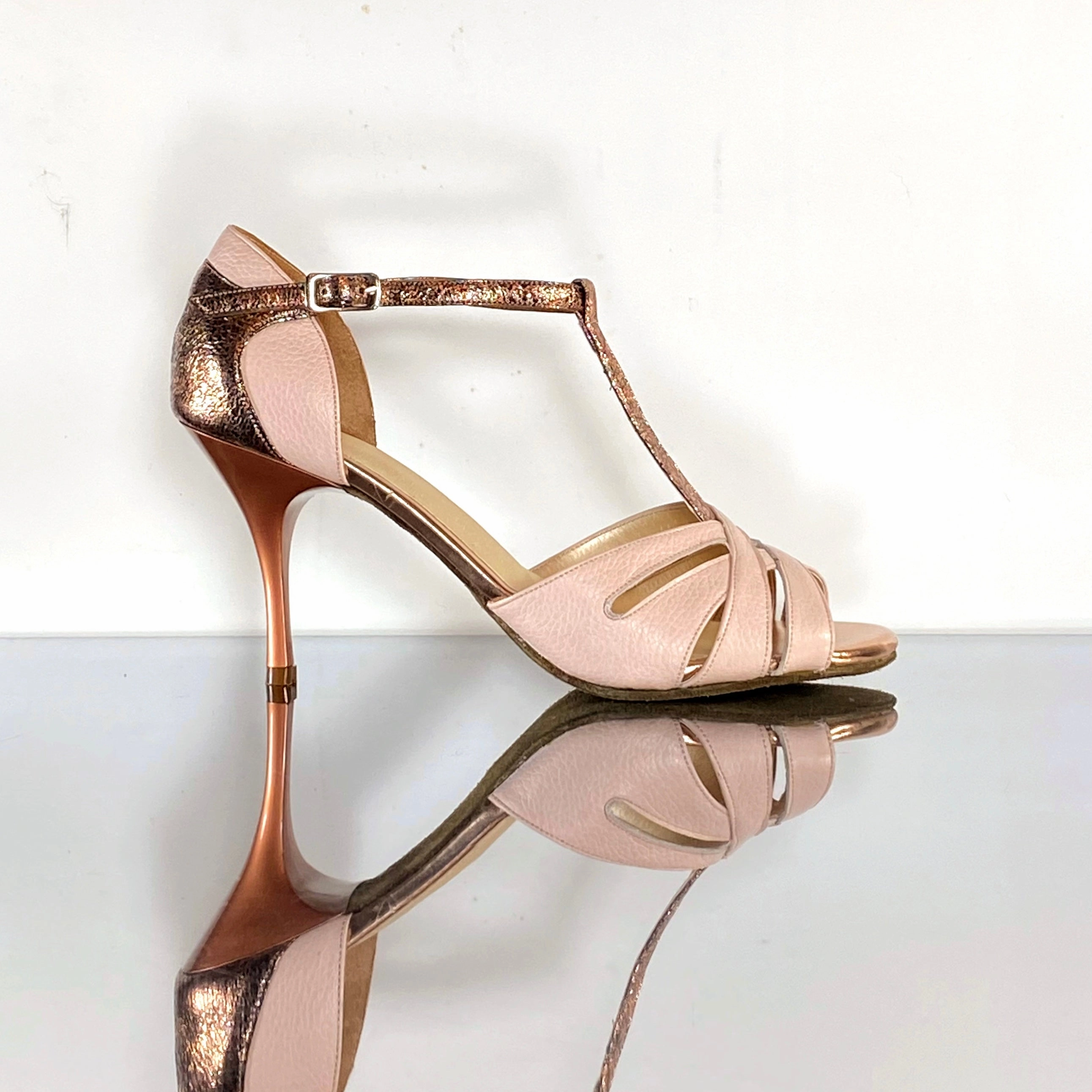 High Heels Pics Reina - Nude Pink and Metallic Leather Tango Shoes