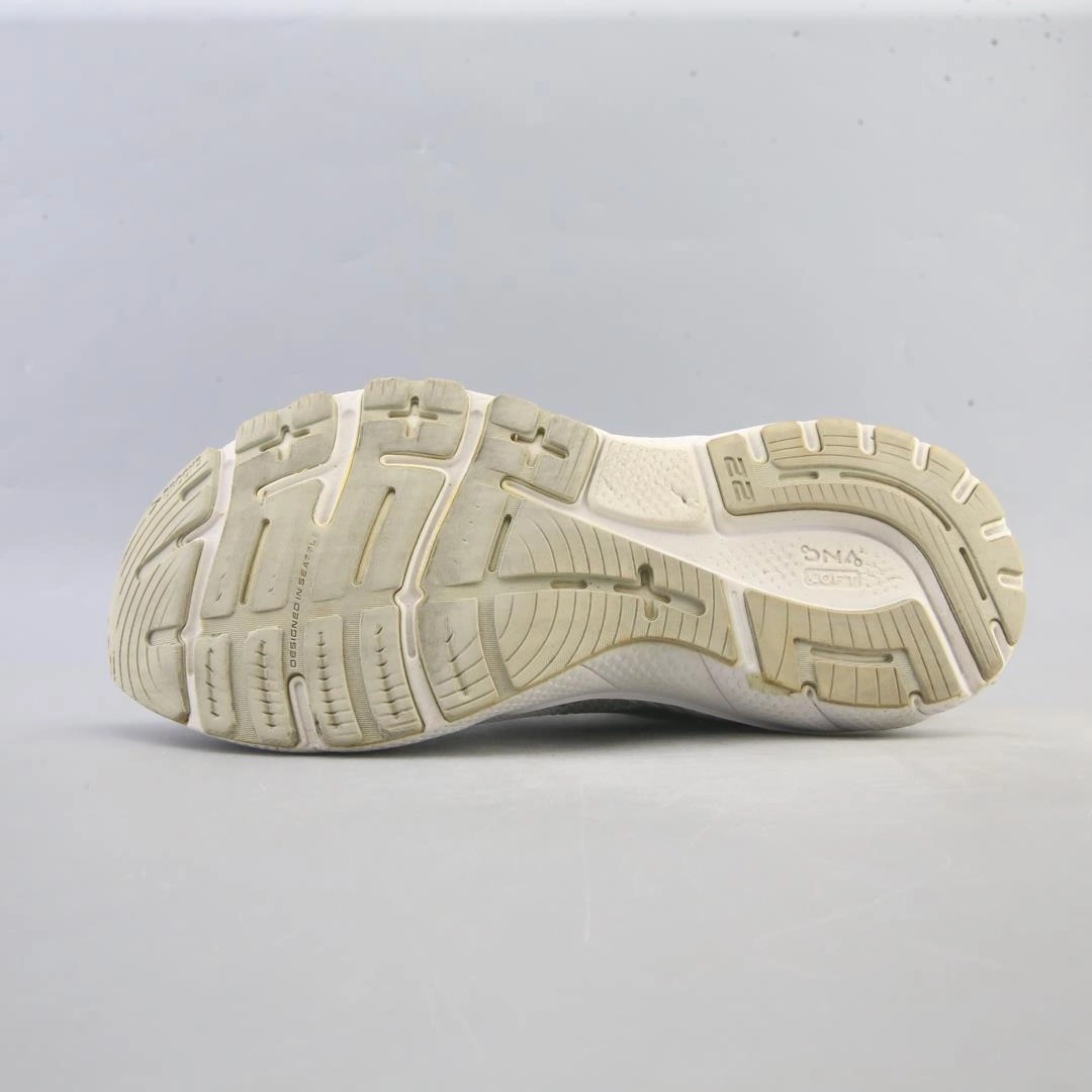 Best Volleyball Shoes 2025 BROOKS ADRENALINE GTS 22