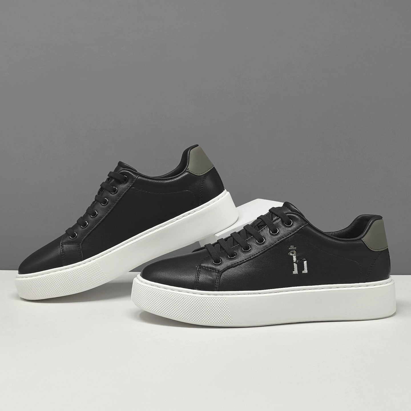 China Skate Men's Fashion Embroidery Leather Skate Shoes