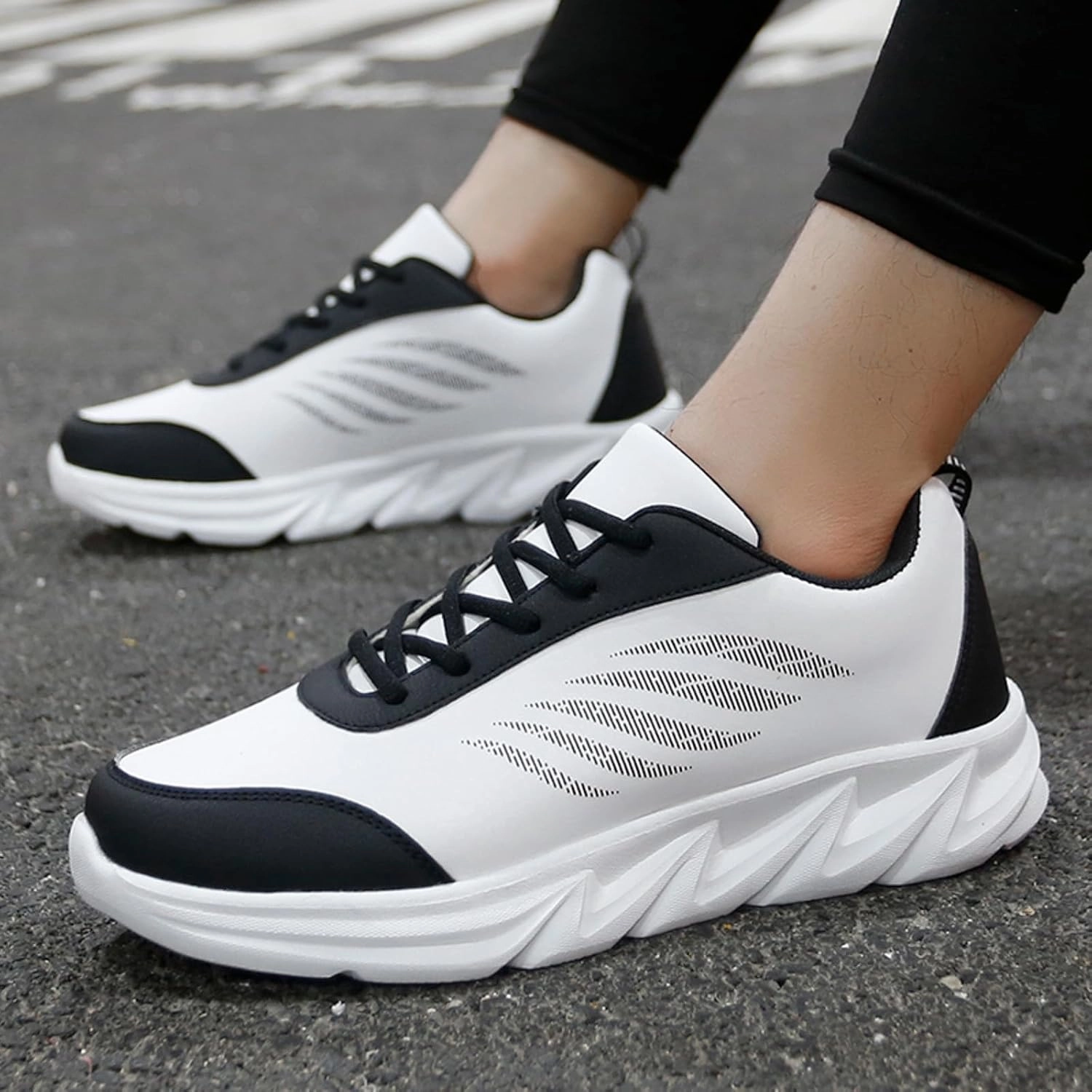 Men's Minimalist Barefoot Shoes Lightweight Breathable Slip on Running Shoe Men's Classic Casual Walking Shoes Stylish Slip On Sneakers