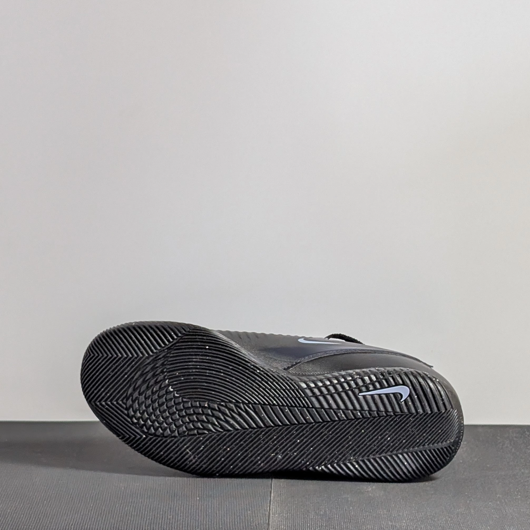 Nike Phantom 6 Low Club IC Jr - HQ2031-003 Silver Nike Shoes