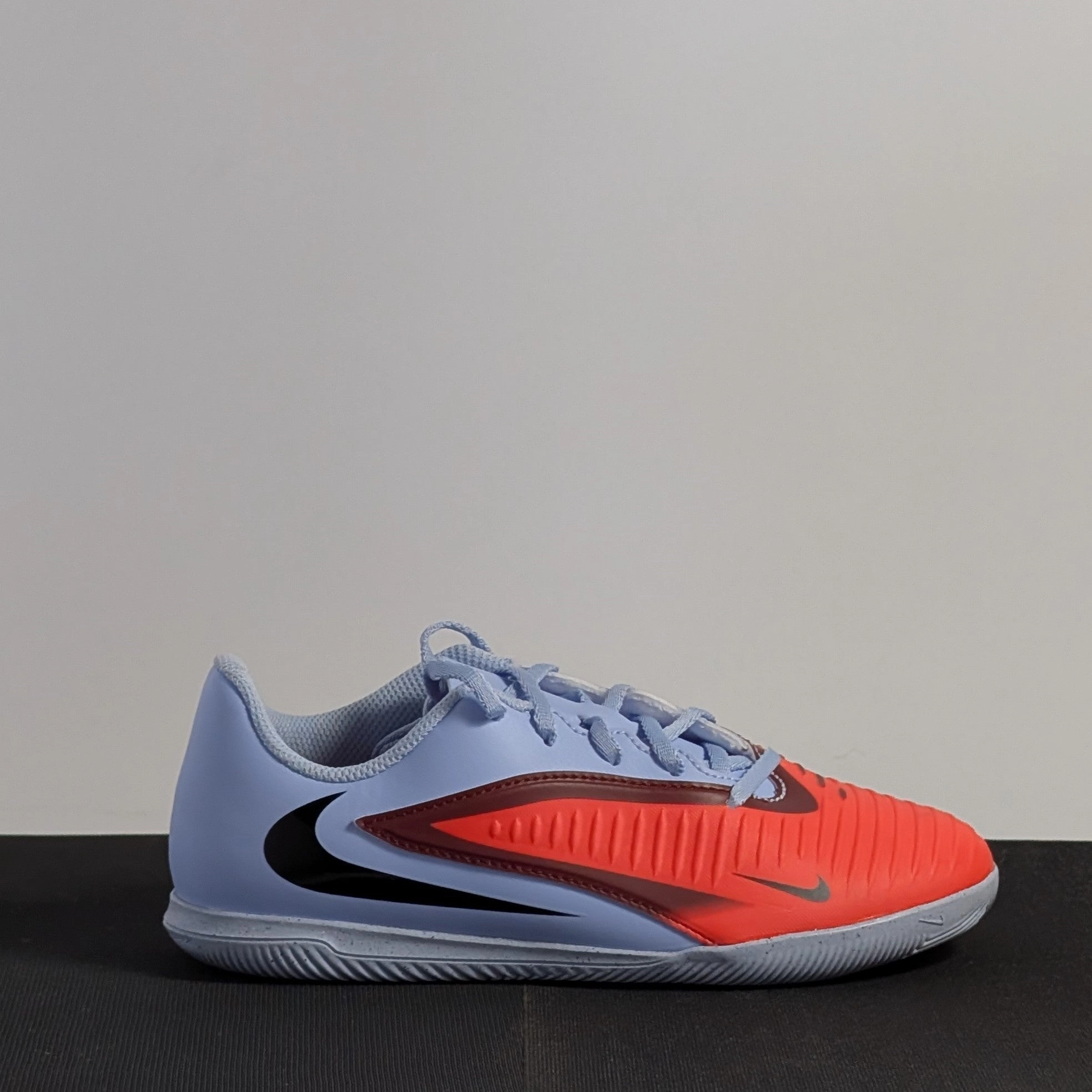 Nike Jr Phantom 6 Low Club IC - HQ2031-400 Nike Non Slip Shoes For Restaurants