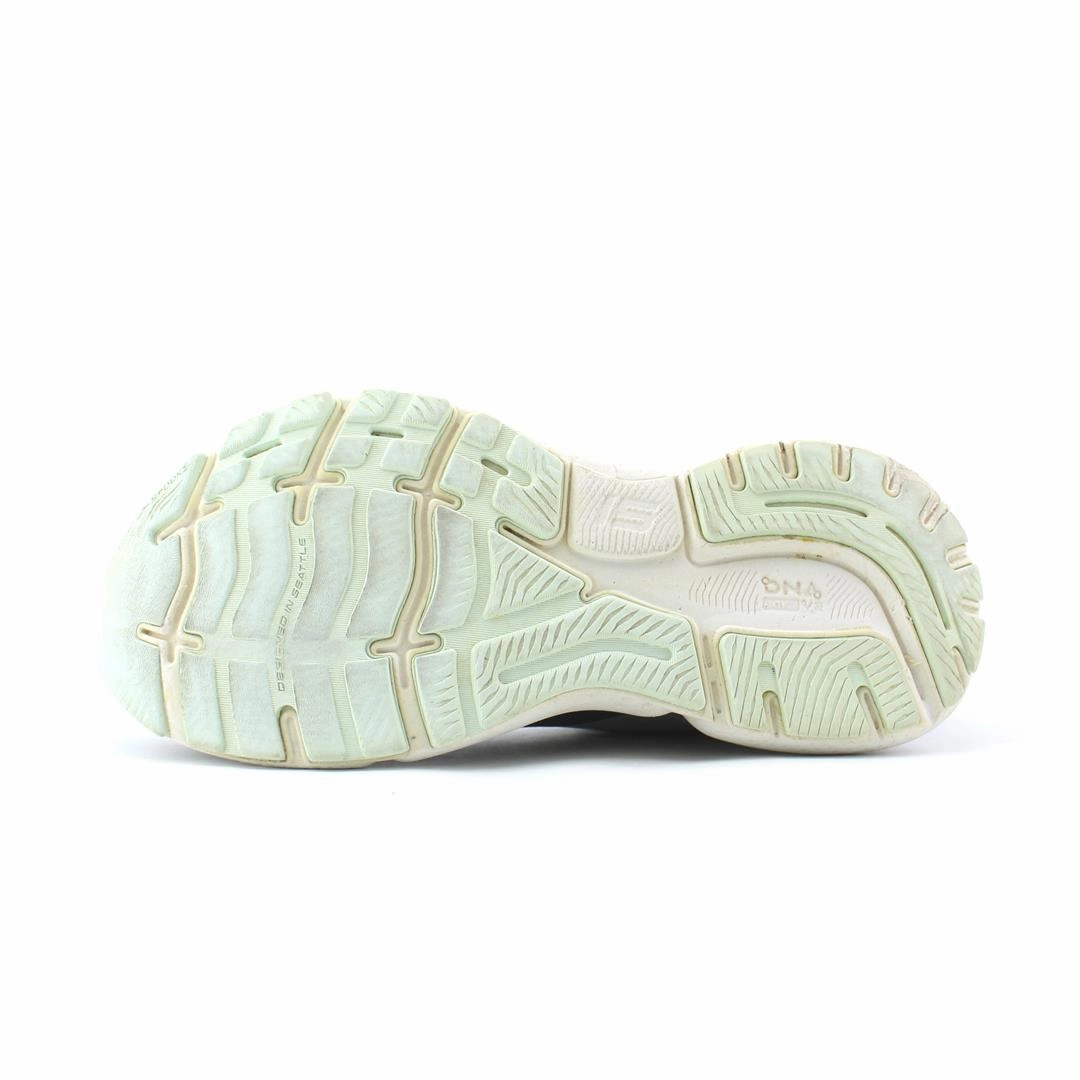 Bluchers Vs Oxfords BROOKS GHOST 15