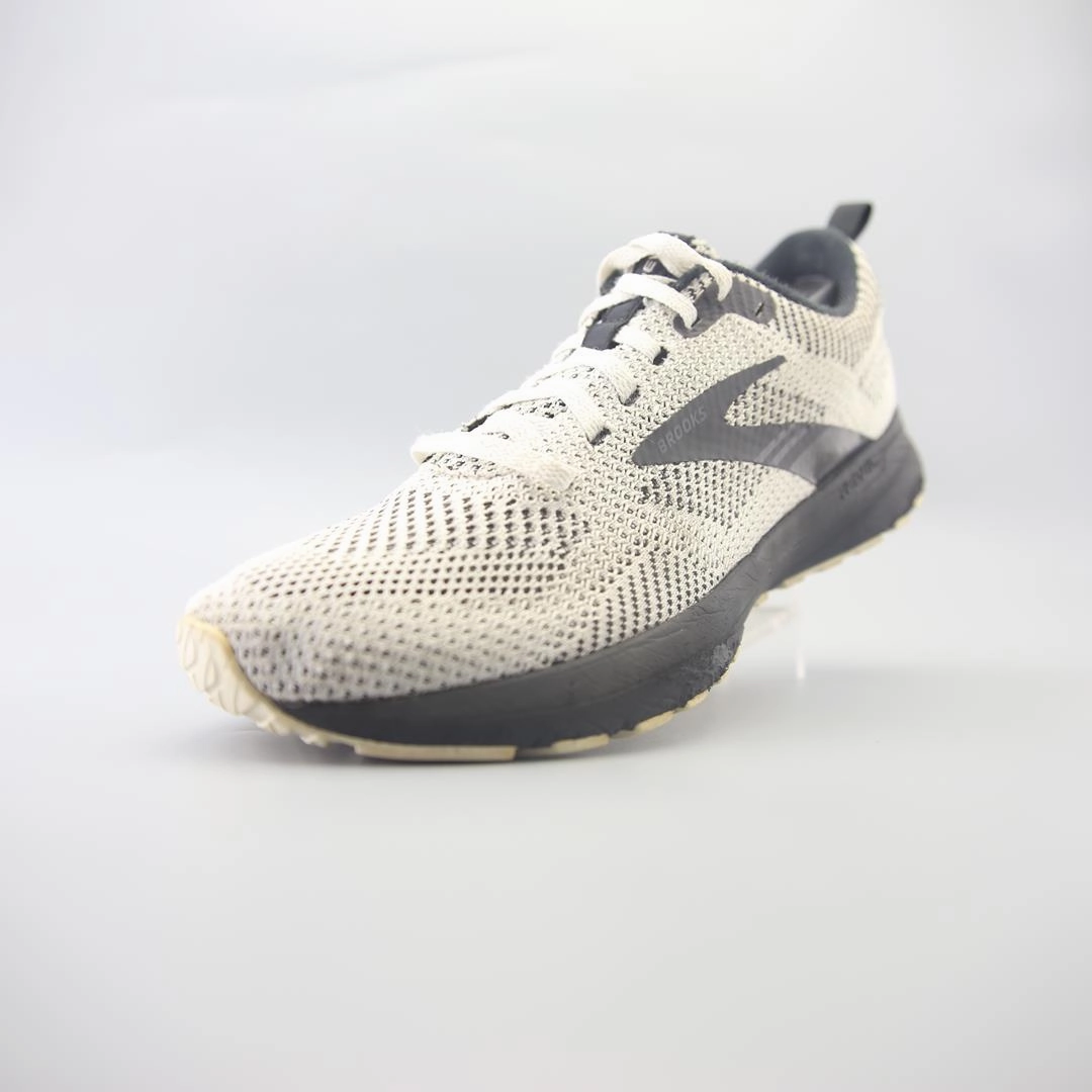 Karasuno Volleyball Shoes BROOKS REVEL 5