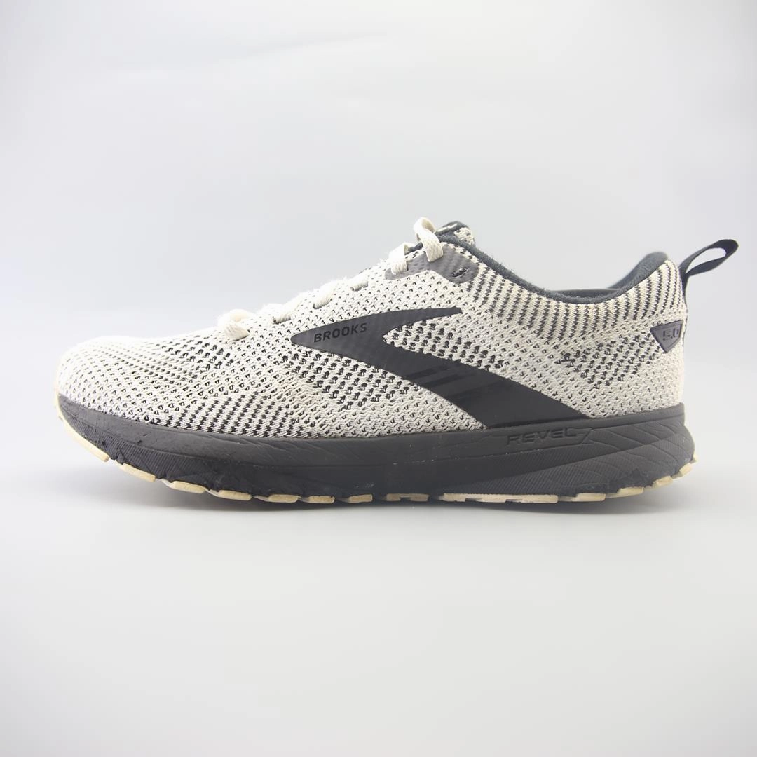 Paris Asics Volleyball Shoes BROOKS REVEL 5