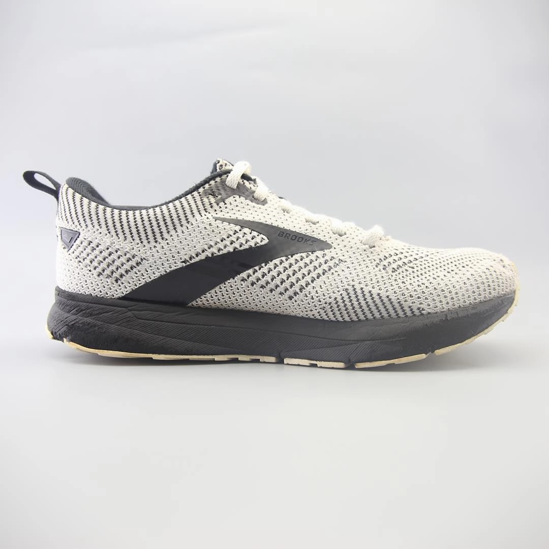 BROOKS REVEL 5 Wave Momentum Volleyball Shoes