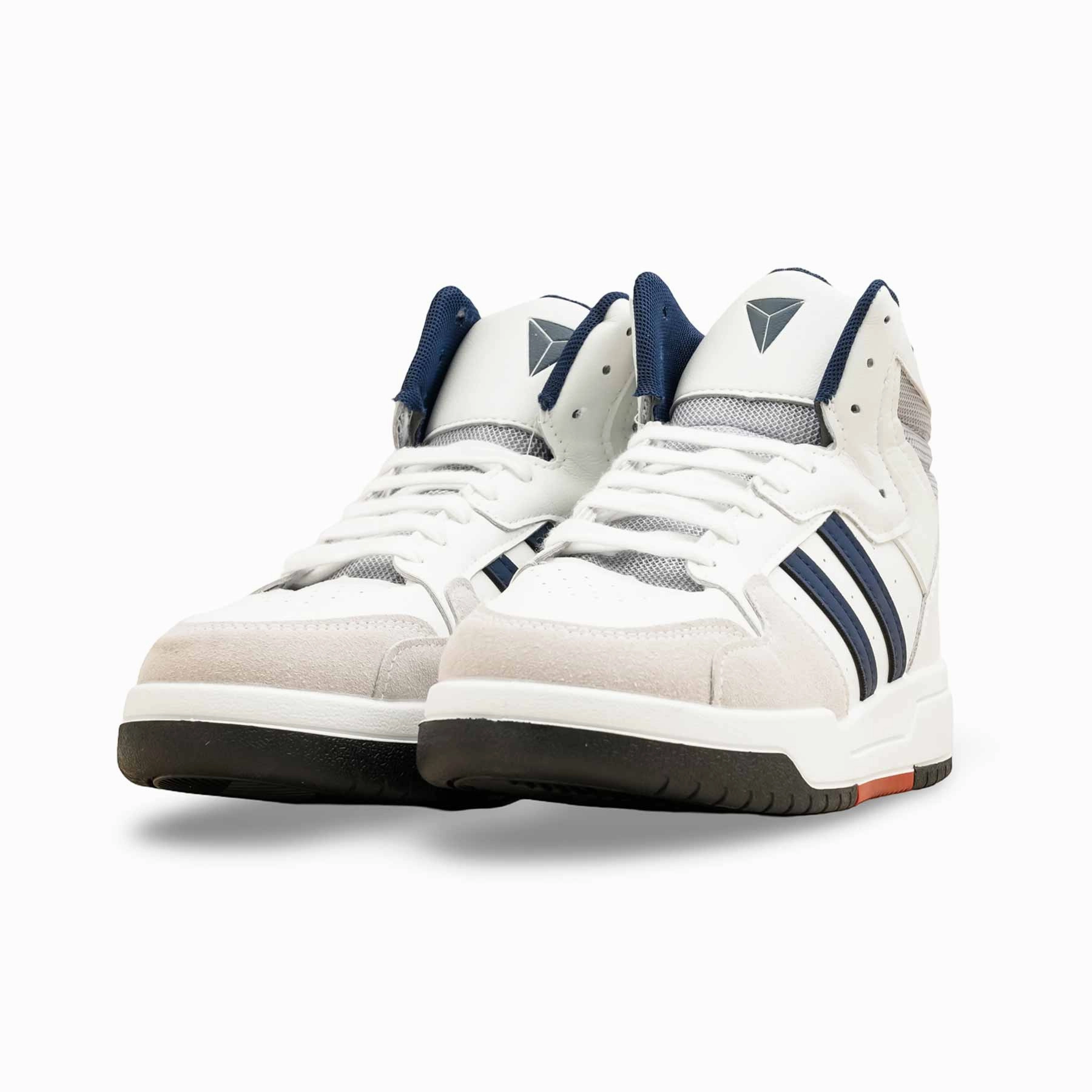 White Casual Sneaker For Women AT7461