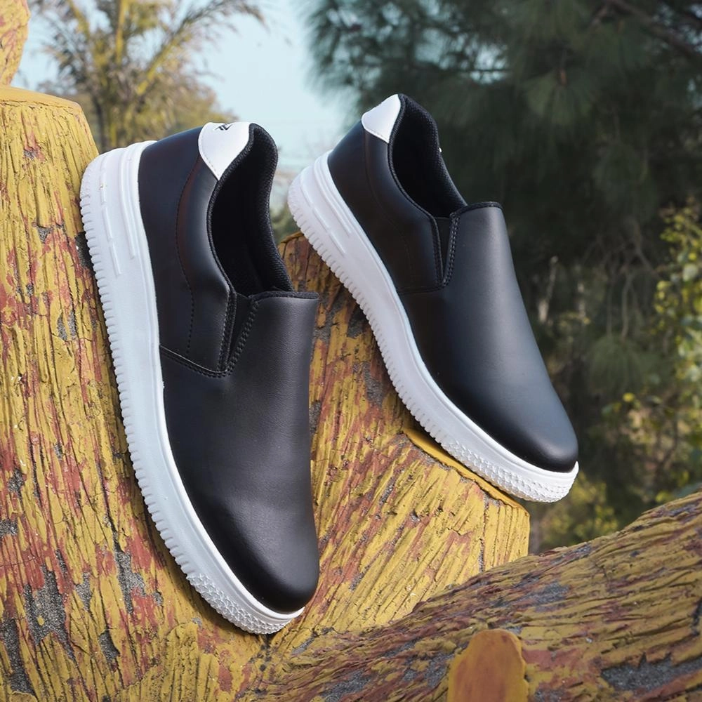 Sneakers Online Leap7x Casual Black Non-Lacing Sneakers For Men DUGLAS-2E By Liberty