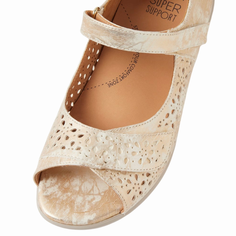 Eddie Bauer Sandals Ziera Daffodil Smudge Metal Leather Sandal (Women's)